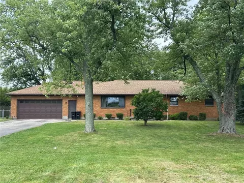 647 Stonequarry Rd, Dayton, OH 45414
