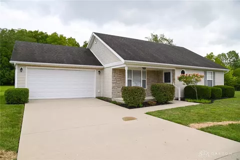 1206 Blue Bird Ct, New Carlisle, OH 45344