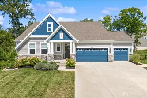 3612 Magnolia Trace Dr, Bellbrook, OH 45305