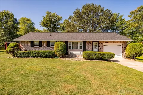 7372 Willow Dr, Blanchester, OH 45107