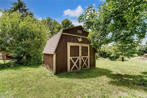 Exterior - 4555 Eck Rd, Middletown, OH 45042 photo 4 of 6