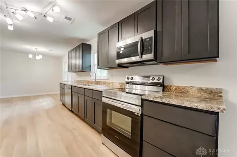 Kitchen - 4555 Eck Rd, Middletown, OH 45042 photo 4 of 4