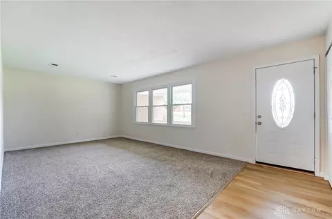 Living - 4555 Eck Rd, Middletown, OH 45042 photo 2 of 6