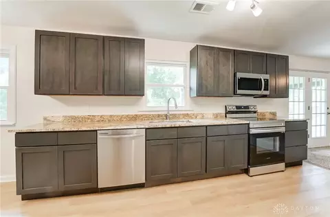 Kitchen - 4555 Eck Rd, Middletown, OH 45042 photo 2 of 4