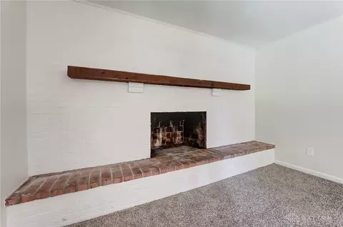 Living - 4555 Eck Rd, Middletown, OH 45042 photo 5 of 6
