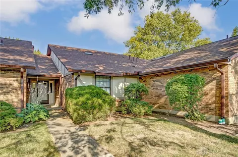 722 Pine Needles Dr, Washington Township, OH 45458