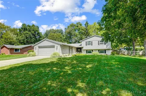 8932 Deep Forest Ln, Dayton, OH 45458