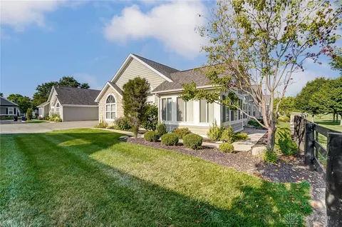 4608 Cobblestone Dr, Tipp City, OH 45371
