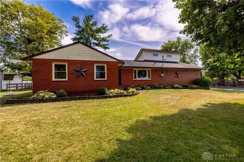 3775 E Taylor School Rd, Hamilton, OH 45011