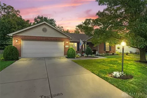 2581 Huntington Dr, Troy, OH 45373