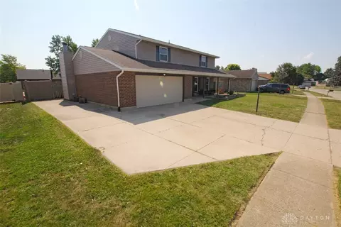 8900 Gardengate Dr, Dayton, OH 45424
