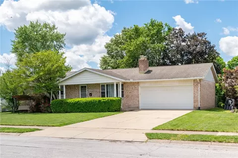 621 Swigart Dr, Fairborn, OH 45324