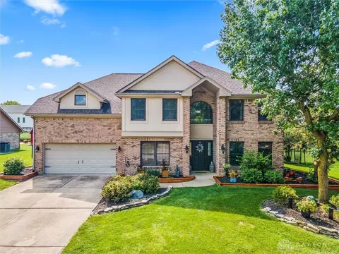 107 Old Carriage Dr, Englewood, OH 45322