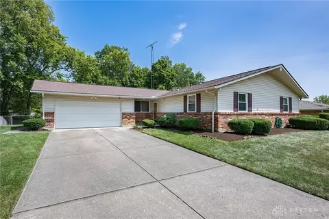 145 Lake Forest Dr, West Carrollton, OH 45449