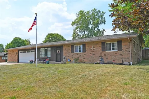 2135 Granada Dr, Dayton, OH 45431