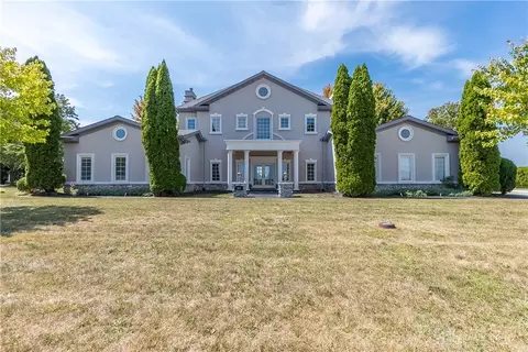 292 Signature Dr, Xenia, OH 45385