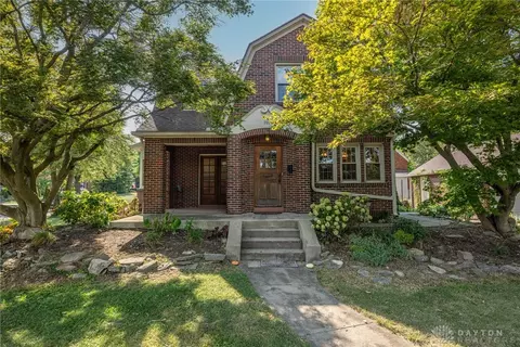2021 Far Hills Ave, Oakwood, OH 45419