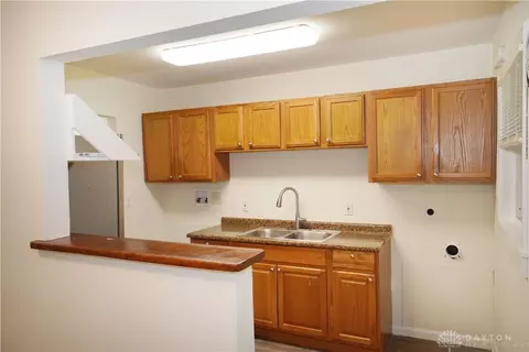 8848 Grenada Dr, Cincinnati, OH 45231 photo 4