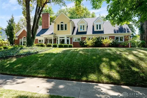 326 Ridgewood Ave, Oakwood, OH 45409