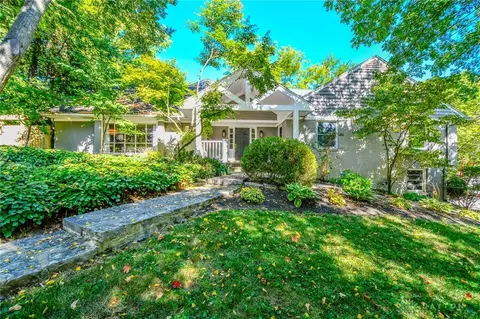 201 Lookout Dr, Oakwood, OH 45419