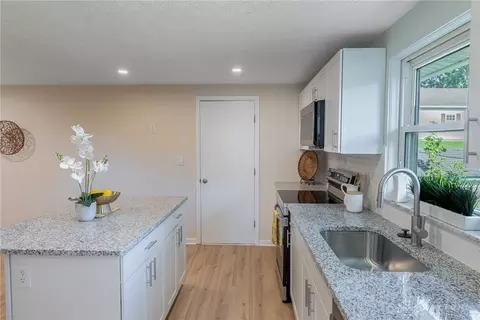 Kitchen - 5776 Decker Rd, Franklin, OH 45005 photo 7 of 7