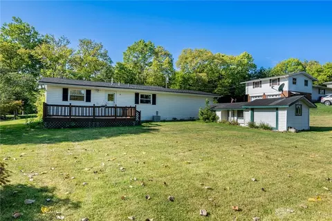 Exterior - 5776 Decker Rd, Franklin, OH 45005 photo 5 of 8