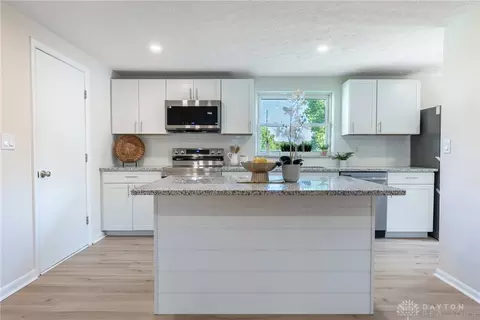Kitchen - 5776 Decker Rd, Franklin, OH 45005 photo 4 of 7