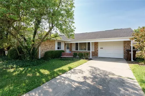 386 Cherrywood Dr, Fairborn, OH 45324
