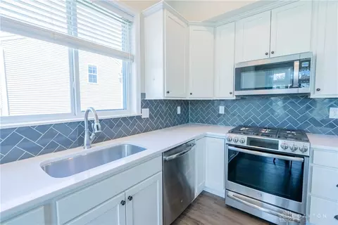 Kitchen - 1525 Eagle Ct, Maineville, OH 45039 photo 3 of 5