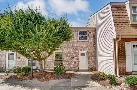 1400 Crown Point Ct, Dayton, OH 45434