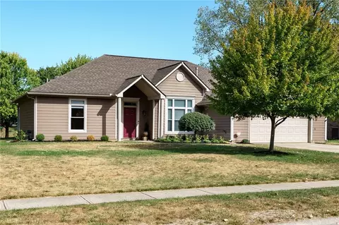 425 Maple Springs Dr, Dayton, OH 45458