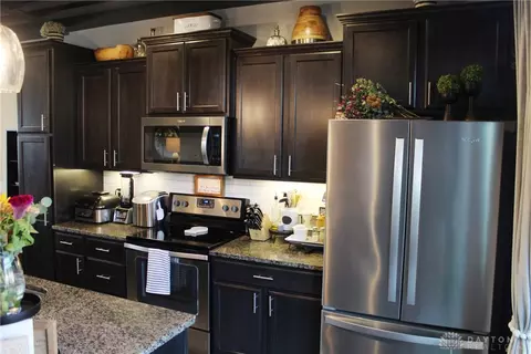 Kitchen - 404 Brownstone Row, Springboro, OH 45066 photo 4 of 5