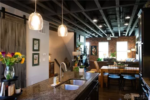 Kitchen - 404 Brownstone Row, Springboro, OH 45066 photo 2 of 5