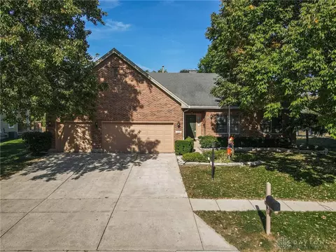 1777 Weathered Wood Trl, Centerville, OH 45459