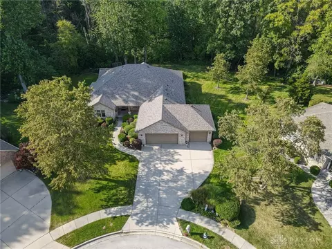 237 Old Carriage Dr, Englewood, OH 45322