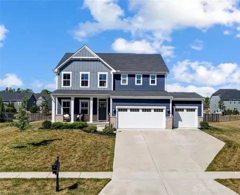 3801 Oak Creek Dr, Sugarcreek Township, OH 45440