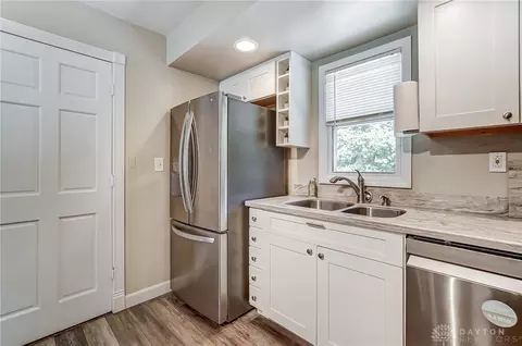 Kitchen - 1109 Mendota Ct, Dayton, OH 45420 photo 5 of 5