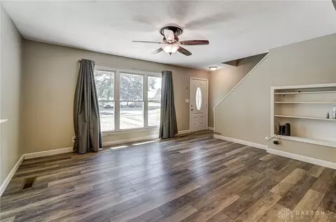 Living - 1109 Mendota Ct, Dayton, OH 45420 photo 3 of 9