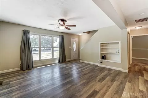 Living - 1109 Mendota Ct, Dayton, OH 45420 photo 2 of 9