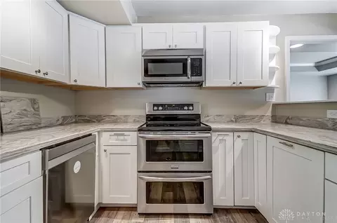 Kitchen - 1109 Mendota Ct, Dayton, OH 45420 photo 4 of 5