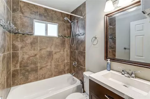 Bath - 1109 Mendota Ct, Dayton, OH 45420 photo 1 of 2