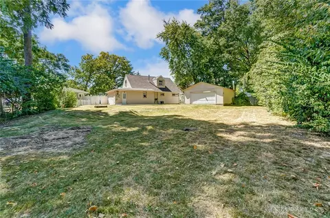 Exterior - 1109 Mendota Ct, Dayton, OH 45420 photo 5 of 6