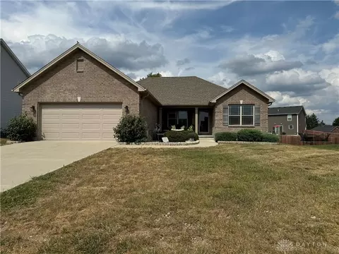 246 Auburn Meadows Ct, Carlisle, OH 45005