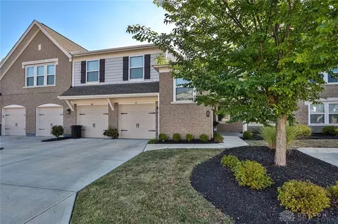 72 Old Pond Rd, Springboro, OH 45066