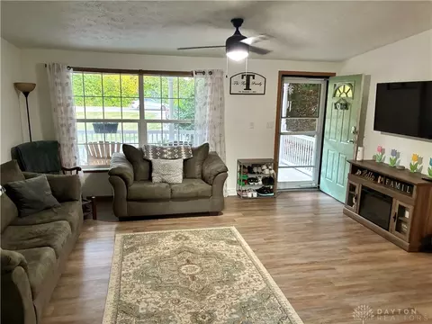 6365 Springfield Xenia Rd, Springfield, OH 45502 photo 2