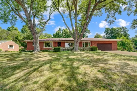 1398 Quail Ln, Dayton, OH 45434