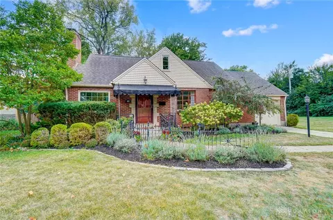 400 N Claridge Dr, Kettering, OH 45429