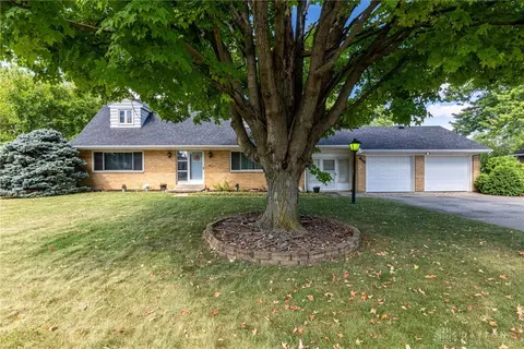 415 W Wenger Rd, Englewood, OH 45322