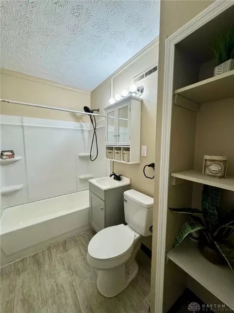 Bath - 1806 Springmont Ave, Springfield, OH 45506 photo 1 of 1