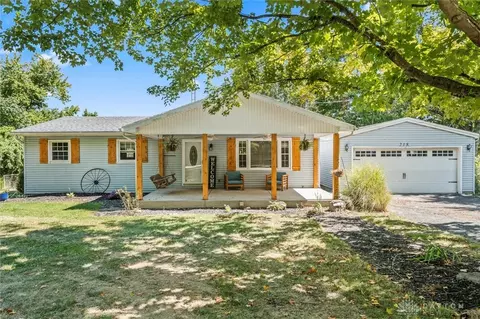 218 N Bickett Rd, Xenia, OH 45385